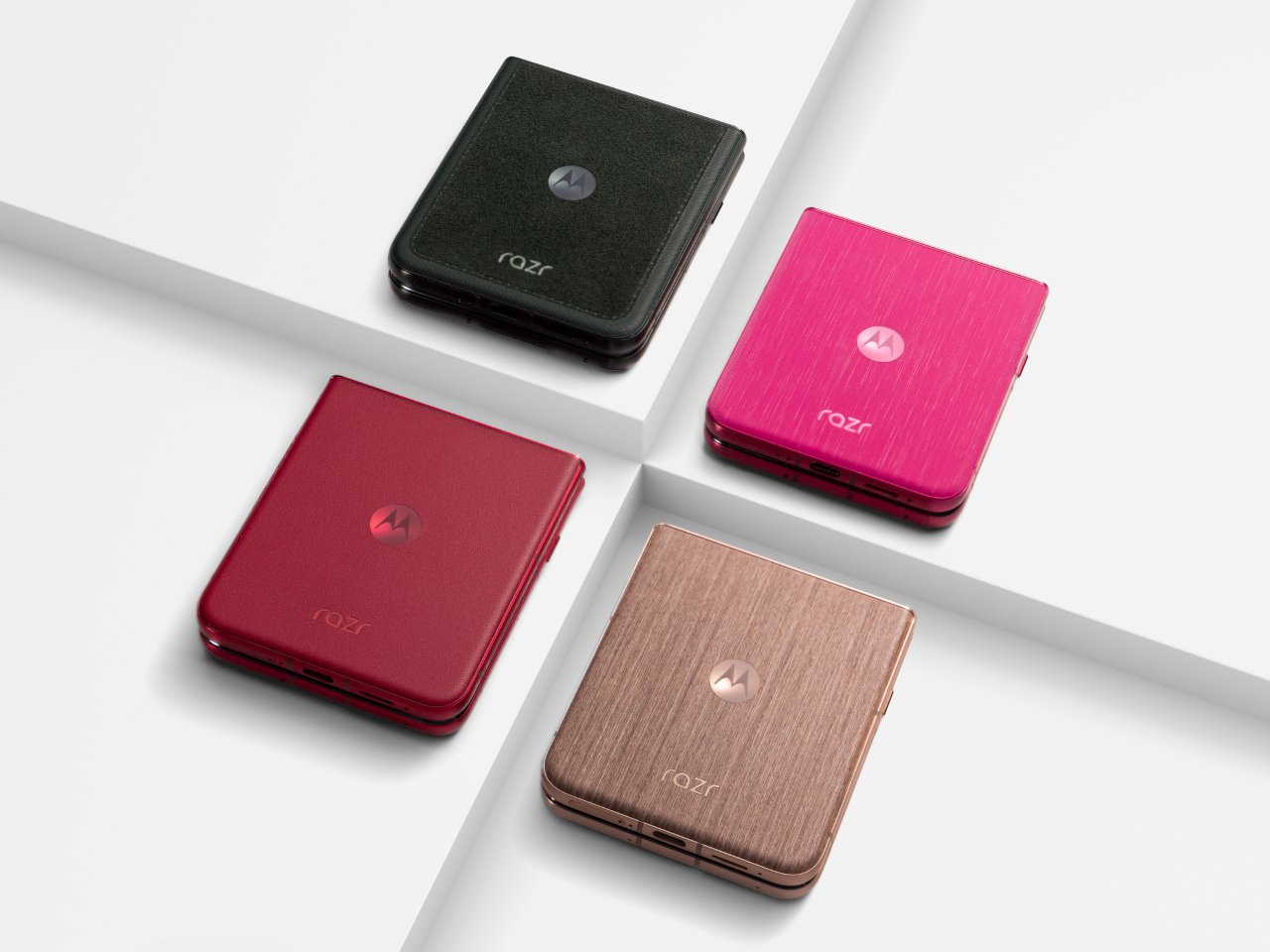 今年的Razr Ultra有四种不同的潘通认证饰面,每种都有自己的触觉和视觉吸引力。对于那些被低调优雅所吸引的人来说,PANTONE Scarab用Alcantara面料包裹手机,这种面料因其精致的柔软度和微妙的光泽而受到设计师的喜爱。PANTONE Mountain Trail提供了一种自然的扭曲,采用FSC认证的木材,为设备提供了有机的温暖和独一无二的纹理图案。
