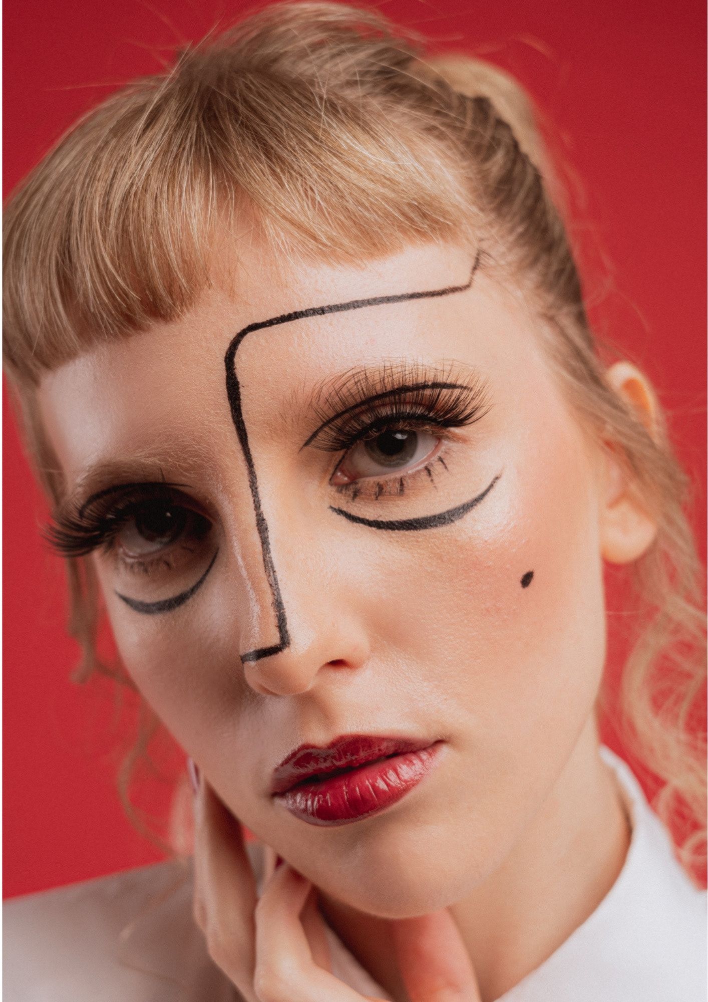 EDITORIAL-人像彩绘摄影图片