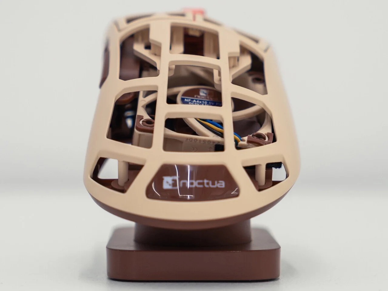 内置风扇可以冷却你出汗手掌的鼠标---酷图编号6