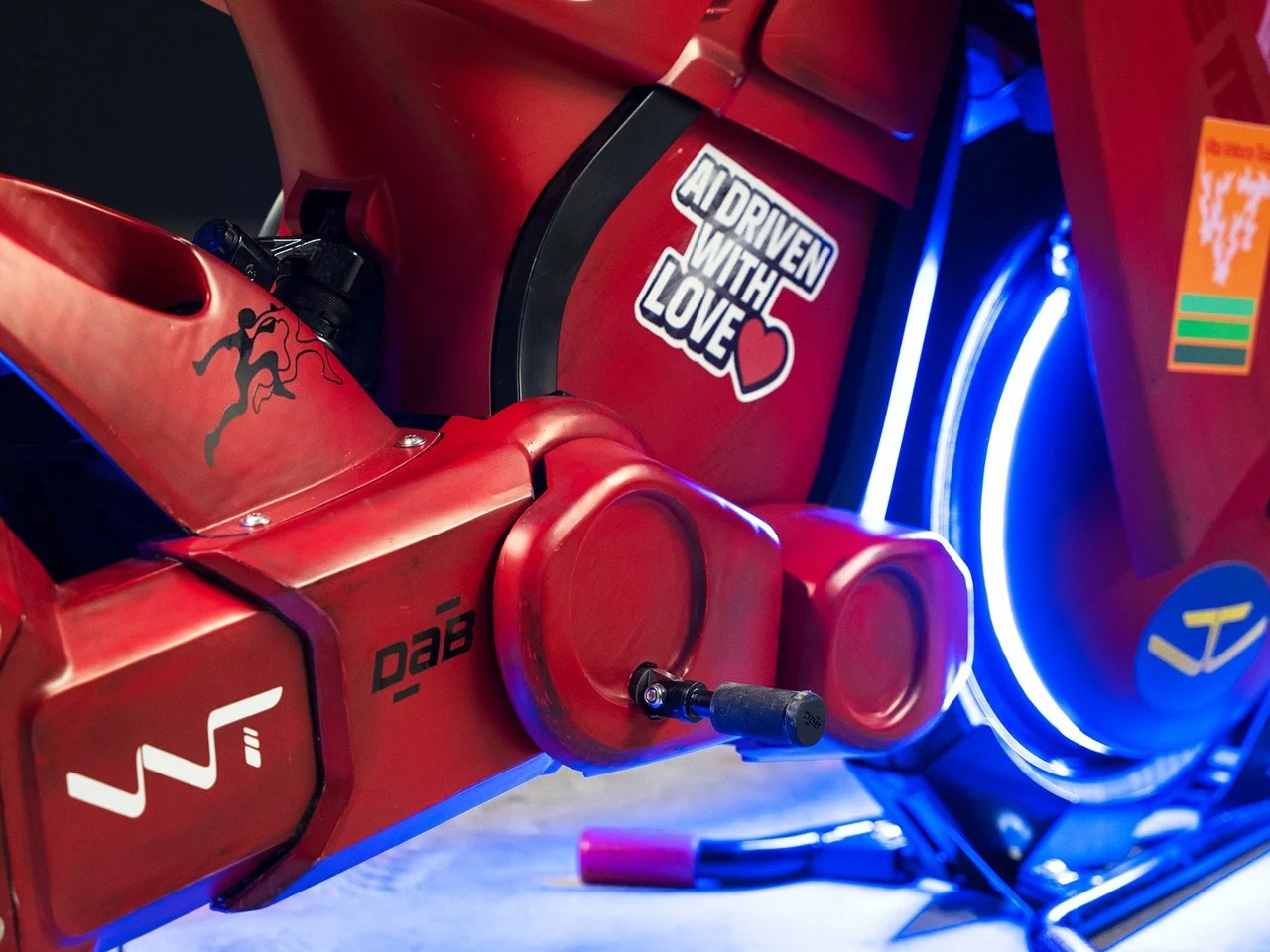 CYBERPUNKISH电动自行车-令人惊喜的红色电动摩托车---酷图编号9