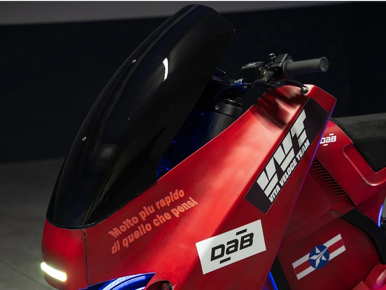 CYBERPUNKISH电动自行车-令人惊喜的红色电动摩托车---酷图编号1