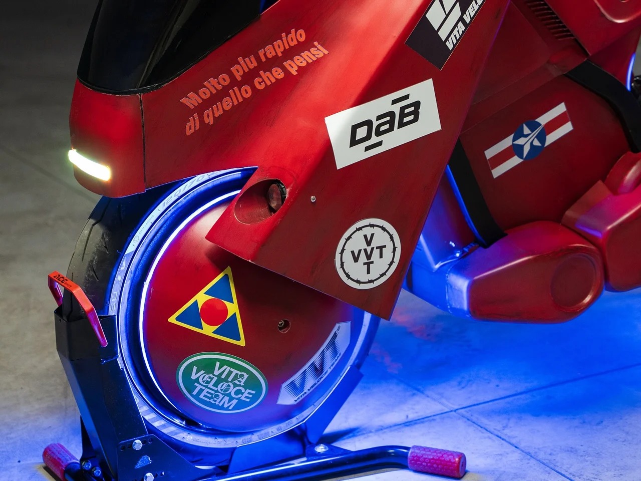 CYBERPUNKISH电动自行车-令人惊喜的红色电动摩托车---酷图编号2