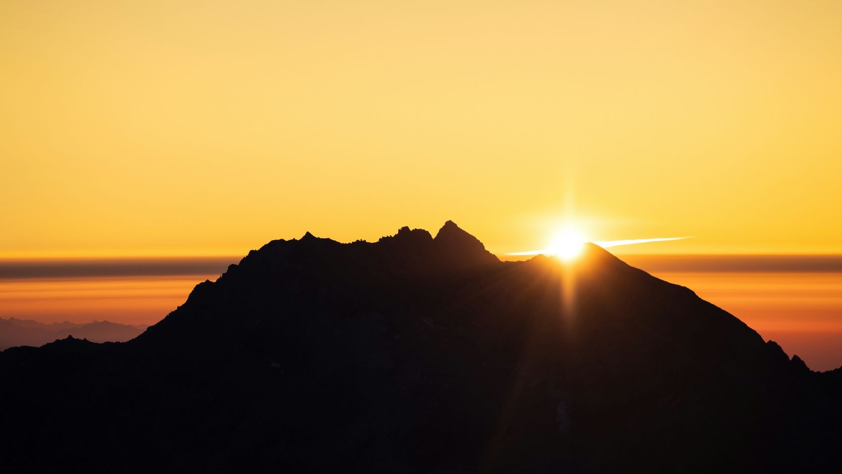 日照金山风景图片