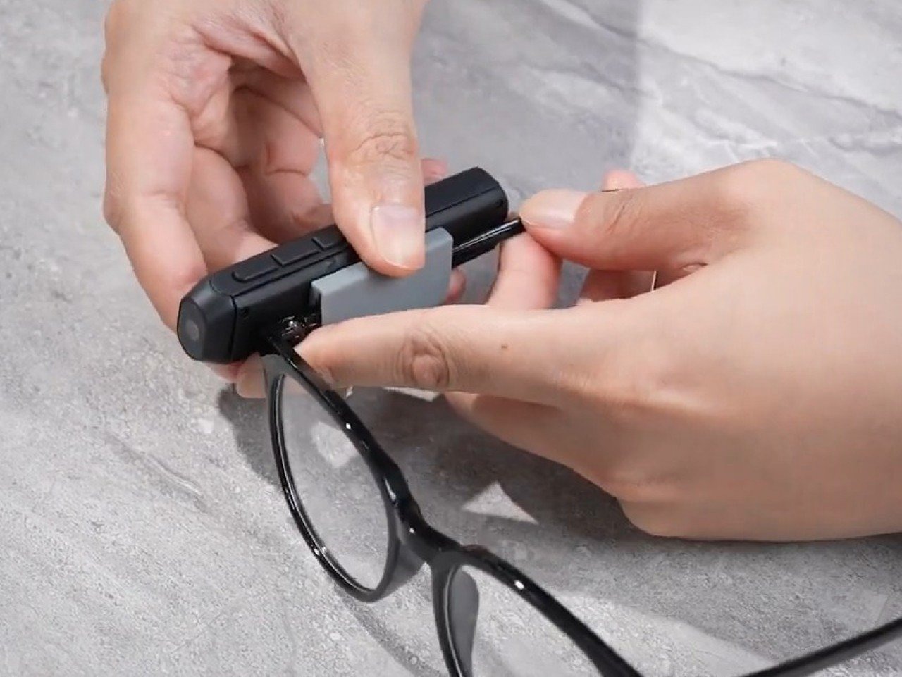 采用嵌入式相机模块将任何眼镜变成元智能眼镜---酷图编号3