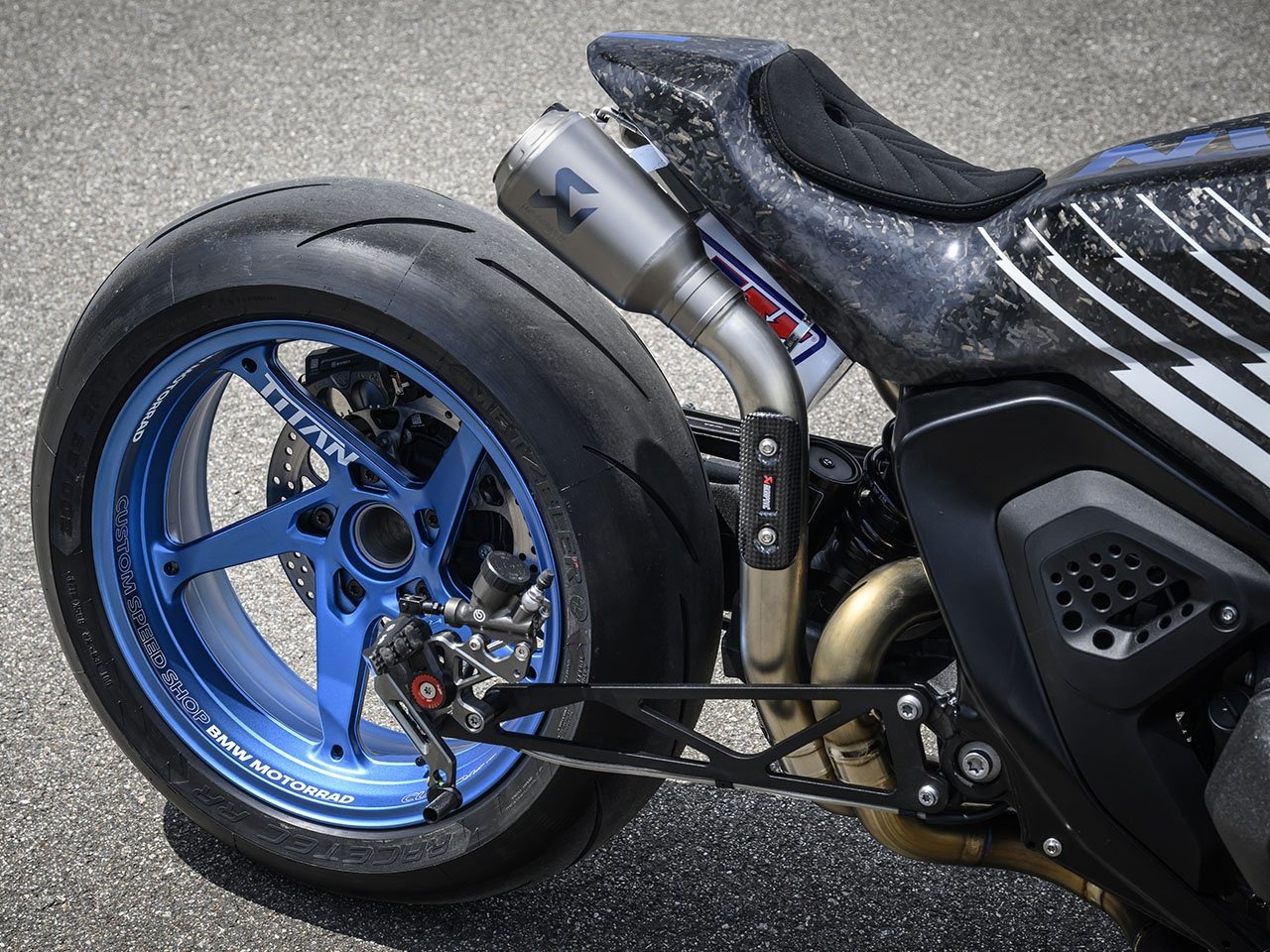 R1300r摩托车-宝马汽车推出专为短距离冲刺而设计的氧化亚氮发动机摩托车---酷图编号9