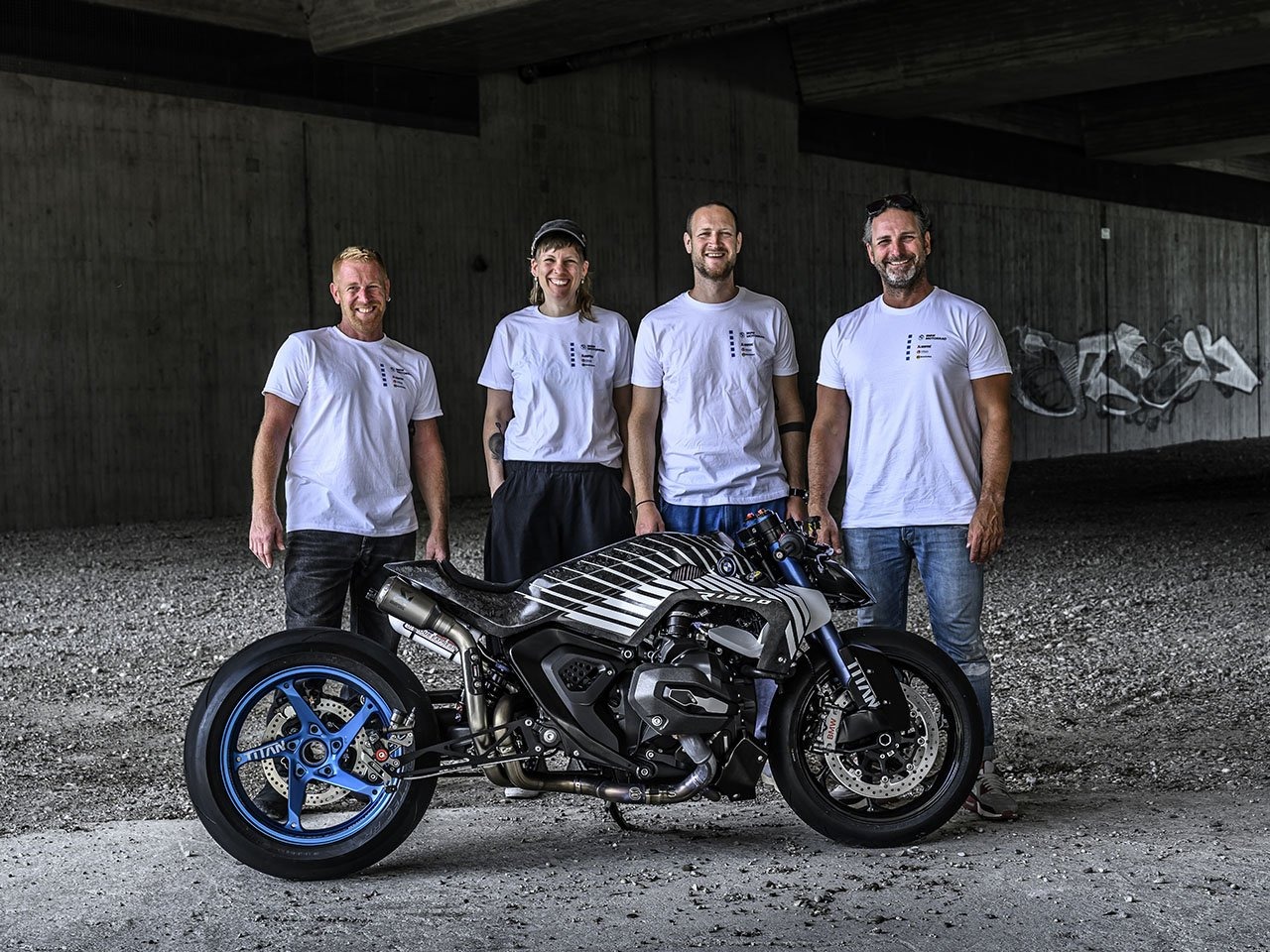 R1300r摩托车-宝马汽车推出专为短距离冲刺而设计的氧化亚氮发动机摩托车---酷图编号5