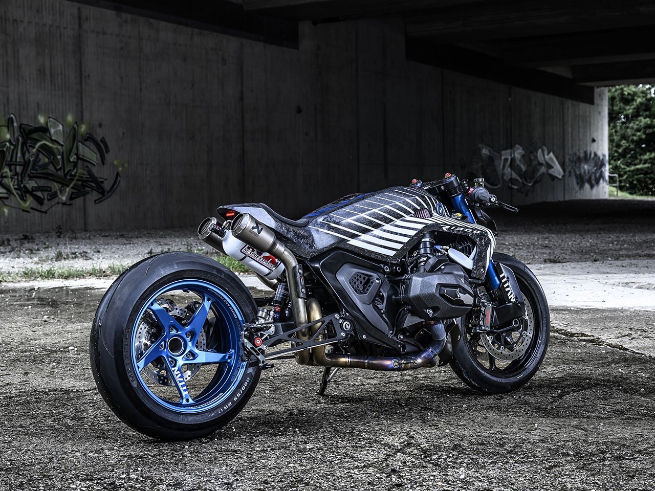 R1300r摩托车-宝马汽车推出专为短距离冲刺而设计的氧化亚氮发动机摩托车---酷图编号2