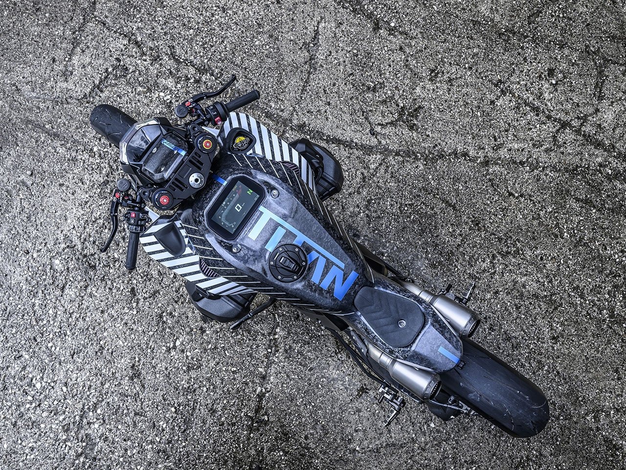 R1300r摩托车-宝马汽车推出专为短距离冲刺而设计的氧化亚氮发动机摩托车---酷图编号3