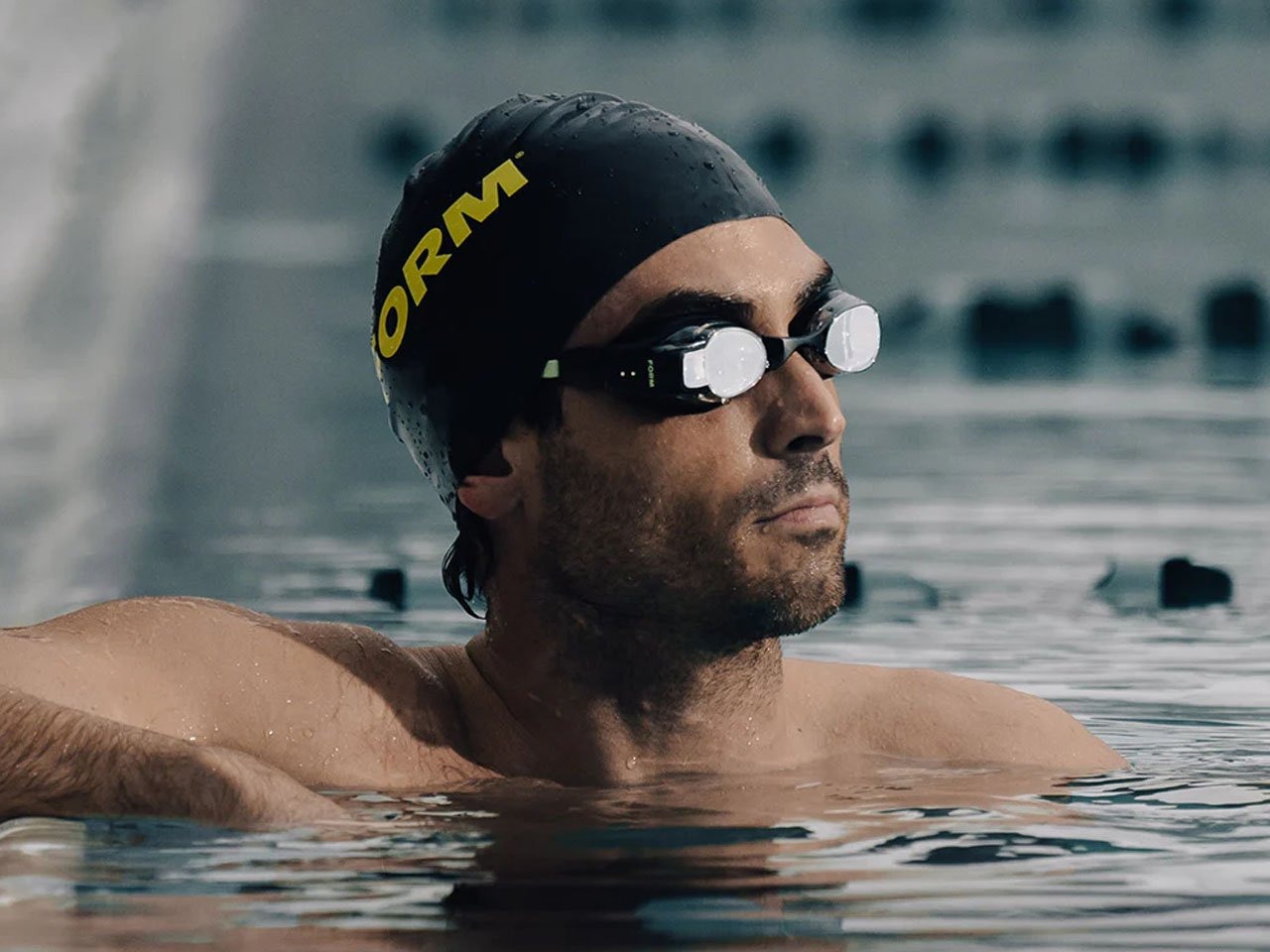 可以显示训练数据、心率,并配有指南针让你保持一致的FORM智能游泳2护目镜---酷图编号12