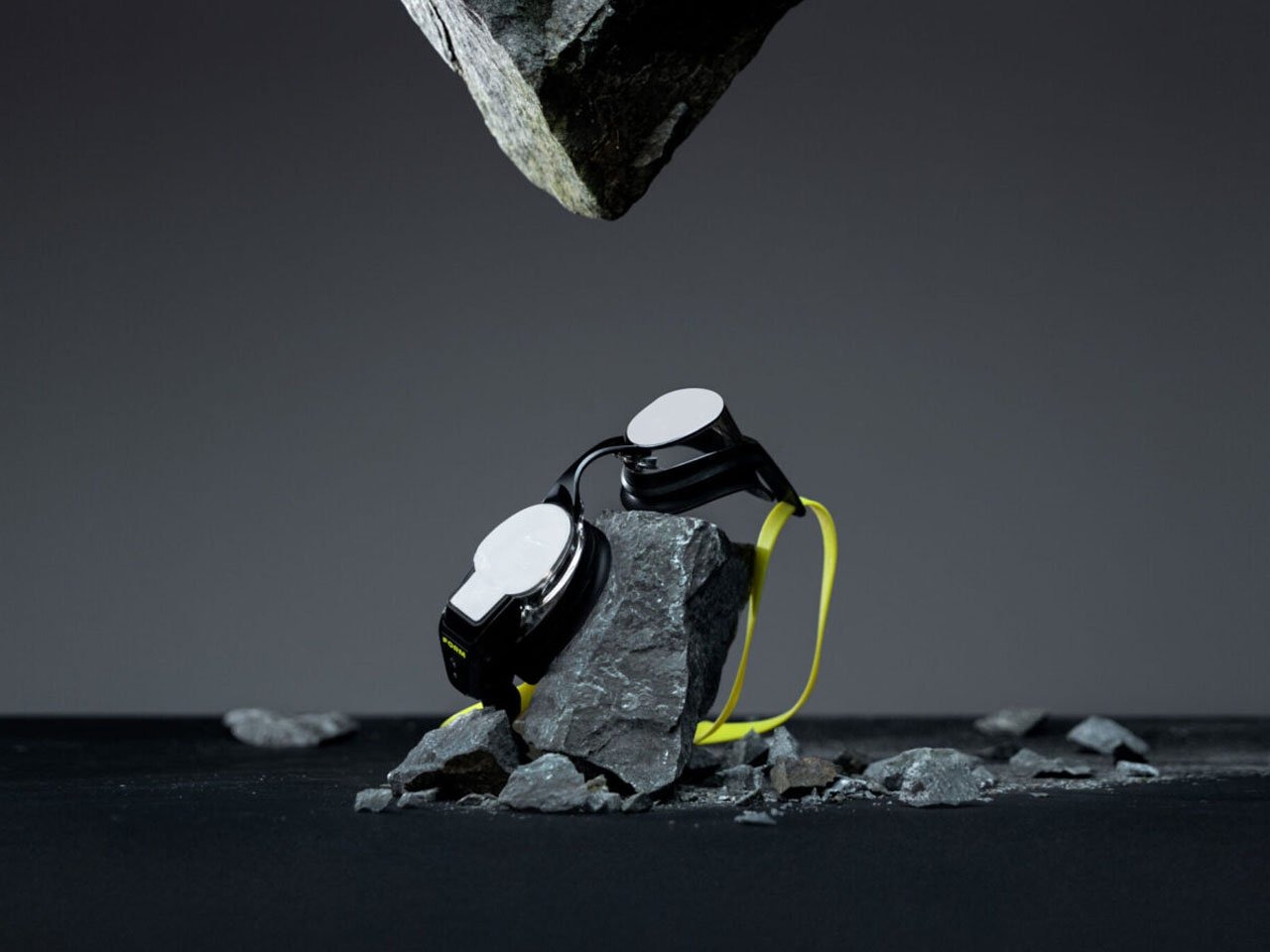 可以显示训练数据、心率,并配有指南针让你保持一致的FORM智能游泳2护目镜---酷图编号8