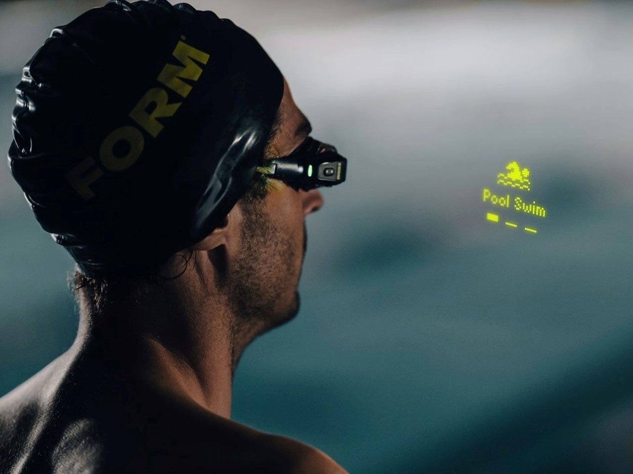 可以显示训练数据、心率,并配有指南针让你保持一致的FORM智能游泳2护目镜---酷图编号13