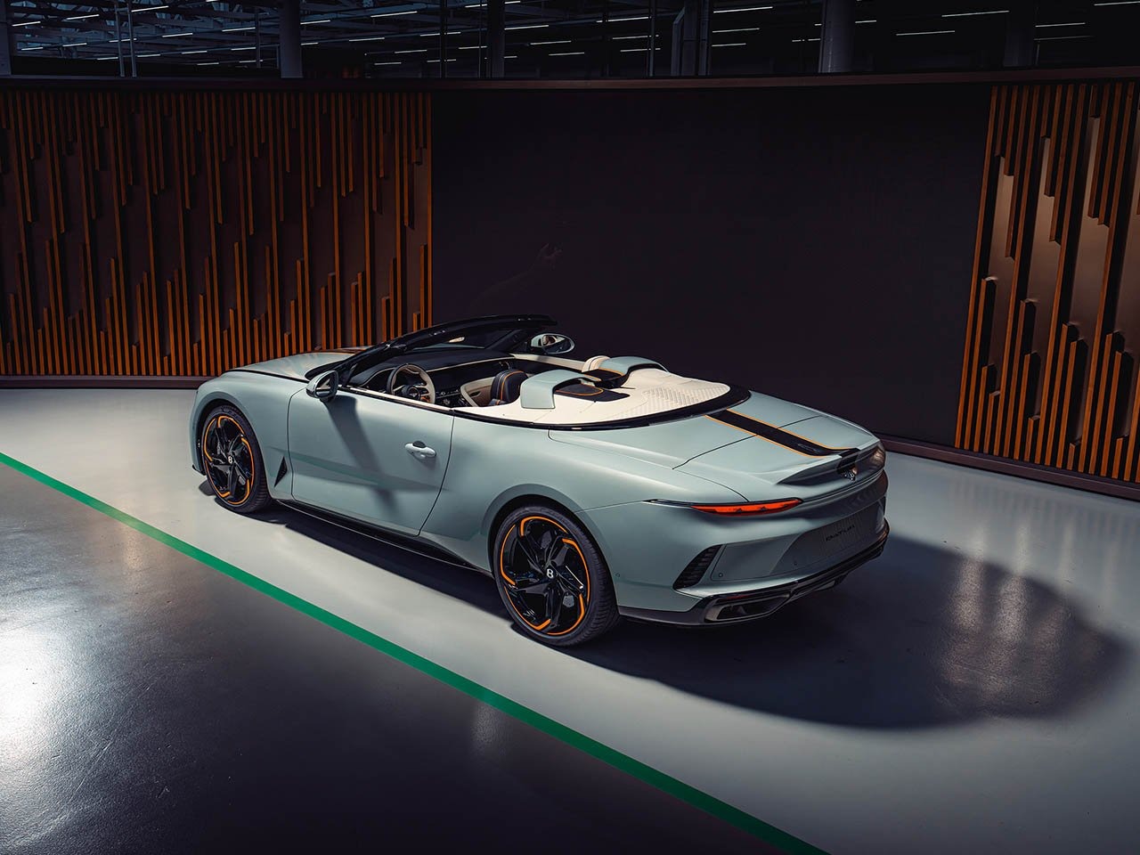 一首动感与优雅交响乐的宾利巴图敞篷车---酷图编号13