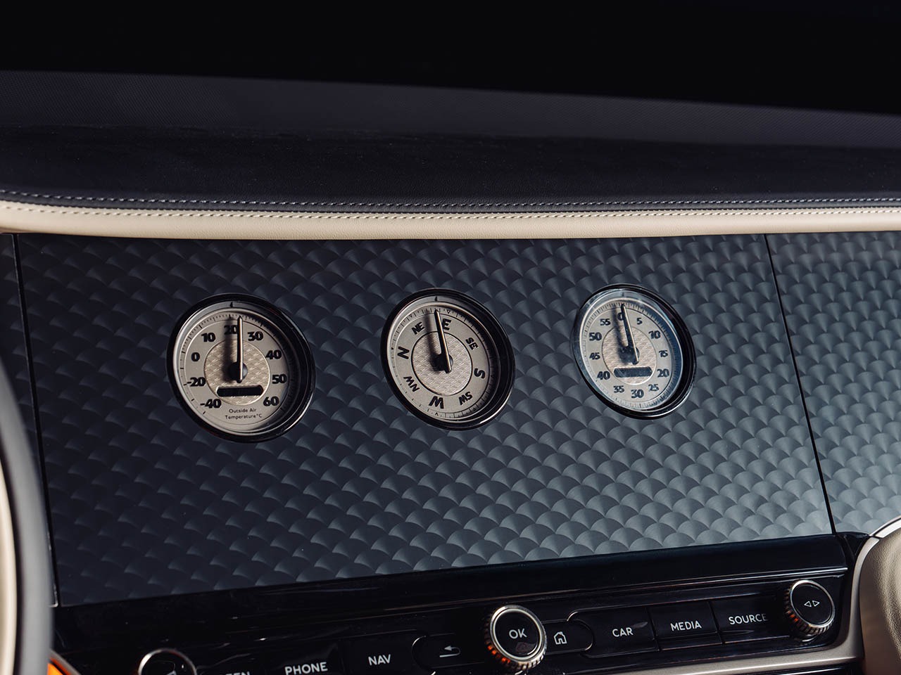 一首动感与优雅交响乐的宾利巴图敞篷车---酷图编号9