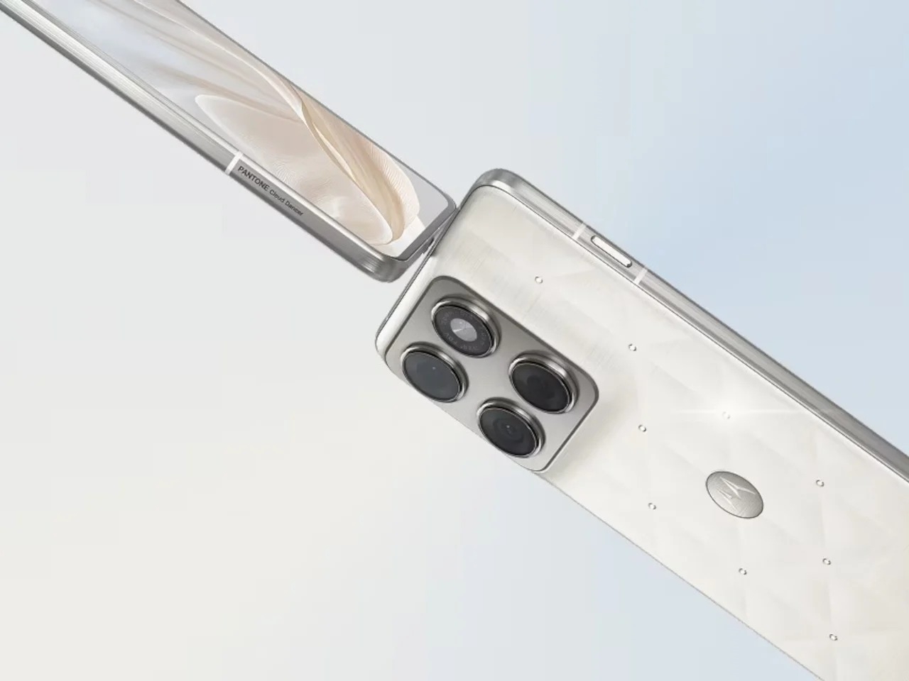 采用施华洛世奇饰钉彰显潘通2026年色彩的摩托罗拉EDGE 70手机图片