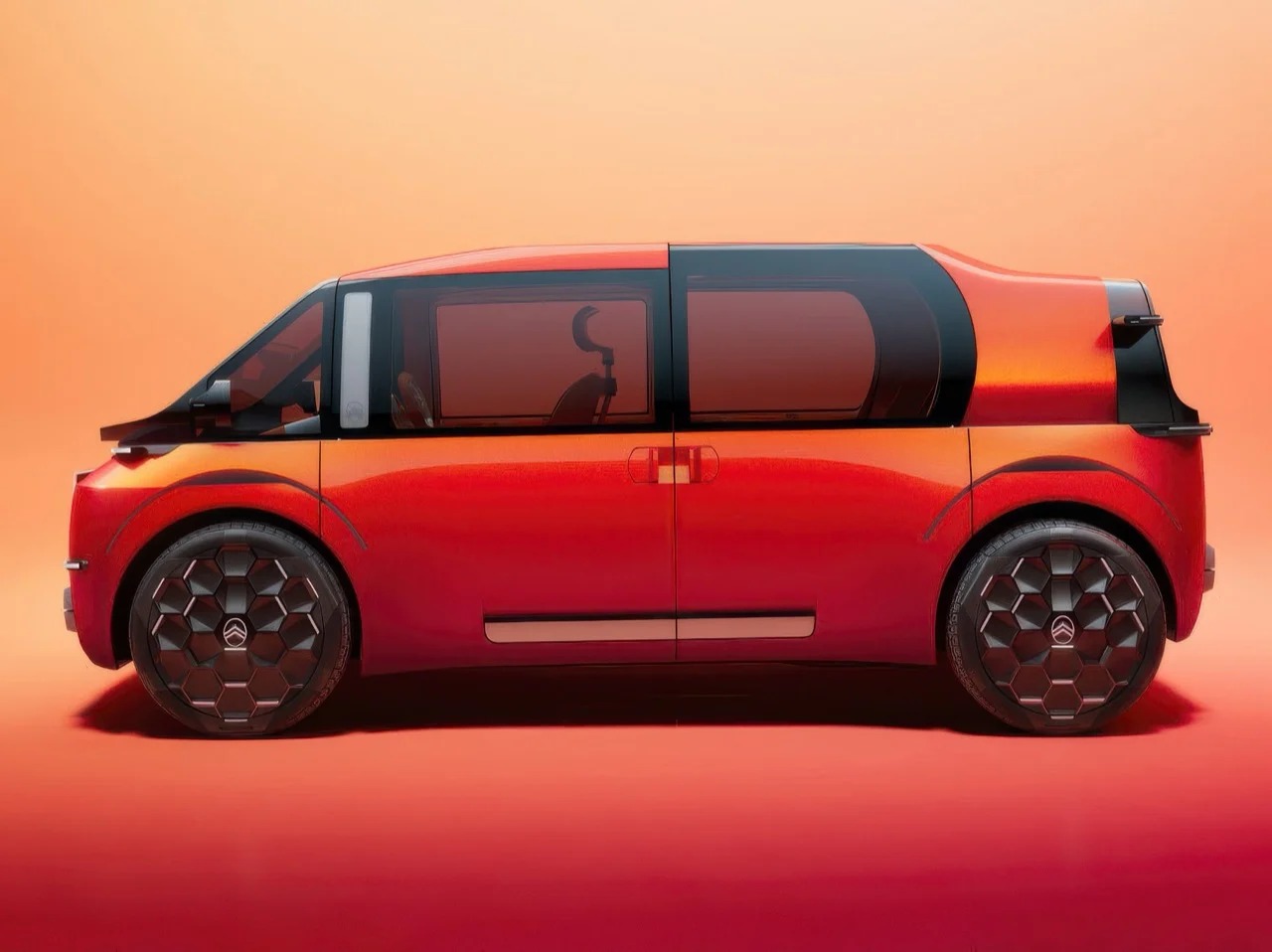 雪铁龙的ELO概念车可以变成一个有充气床、内置电源的移动营地---酷图编号11