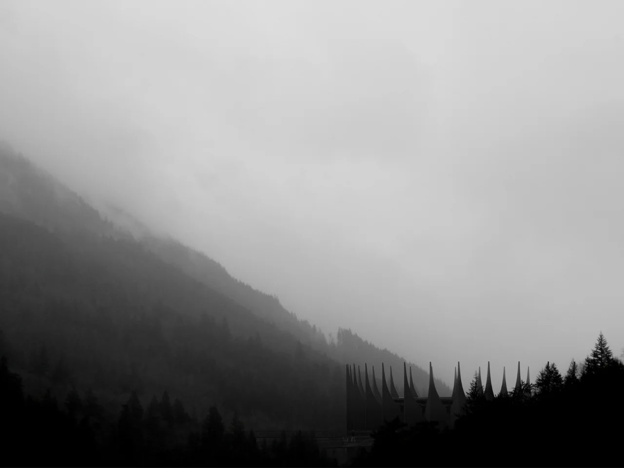 可以拯救山区生命的发光无人机堡垒---酷图编号4