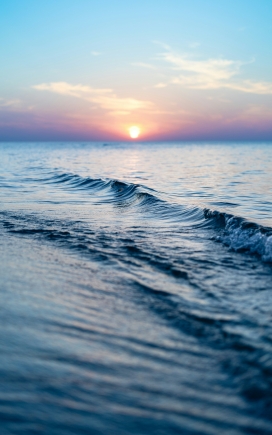 唯美日落湖面海水风景