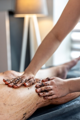 身体磨砂护理场景