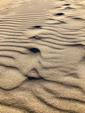 沙漠沙丘的纹理之美