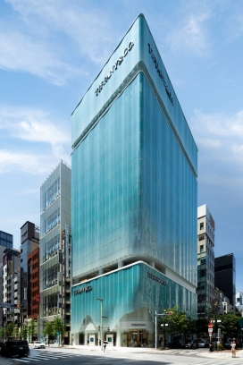 Jun Aoki用弯曲的玻璃面板覆盖Tiffany&Co商店