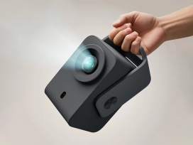 可以在任何房间安装120英寸屏幕的TCL投影仪