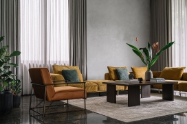 在克制中找到了温暖的单色别墅