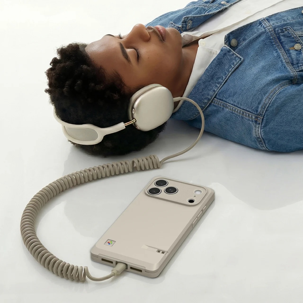 苹果50周年纪念推出复古iPhone 17 Pro手机壳-灵感源自Lisa和Macintosh---酷图编号3