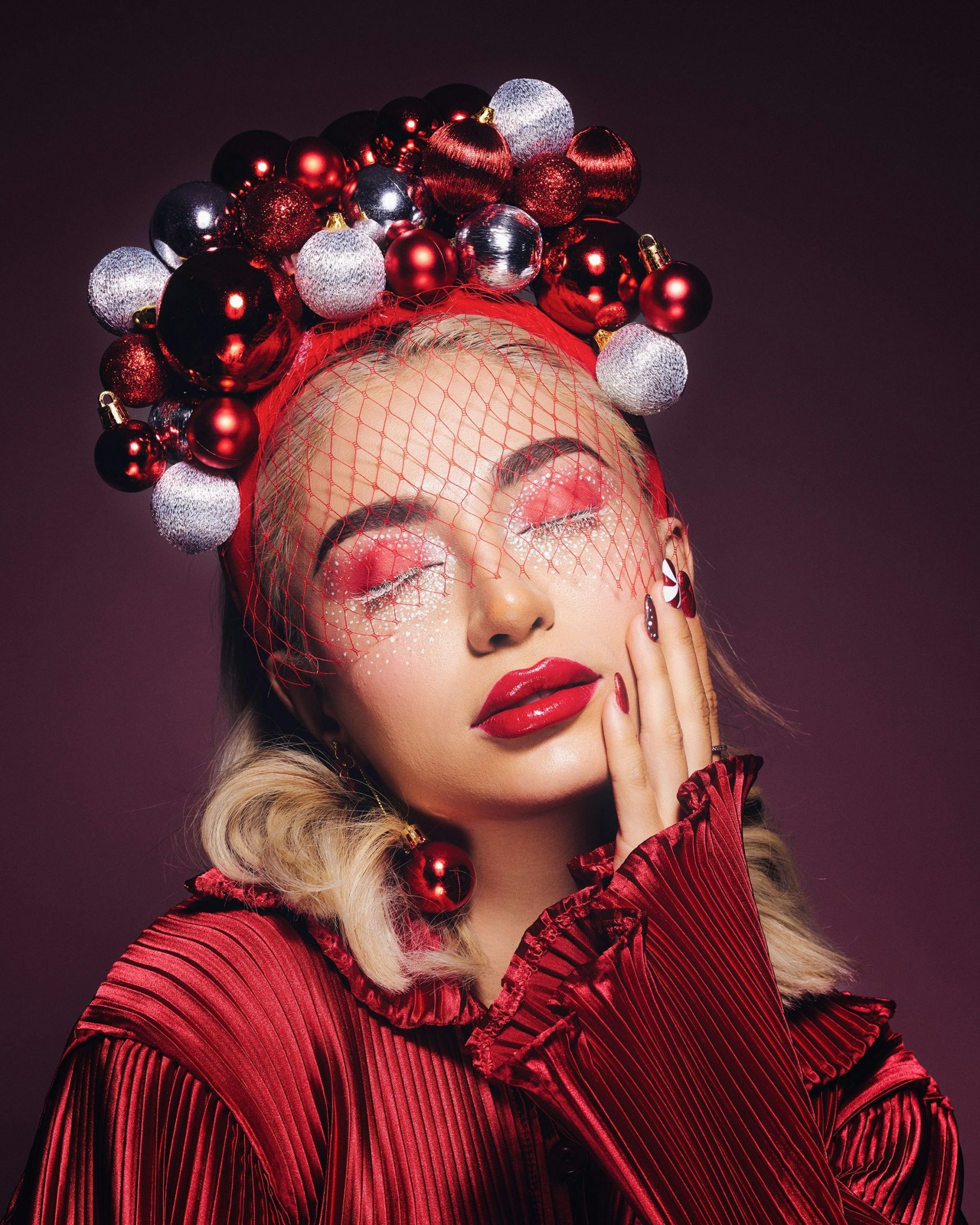 绮丽圣诞,红金交织的复古派对妆容图片