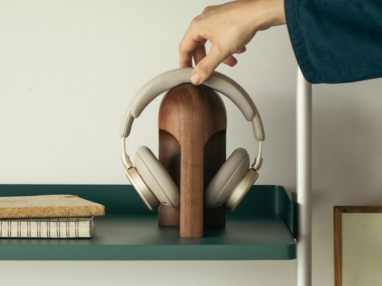 即使没有耳机,这个耳机支架看起来也像是一件雕塑---酷图编号6