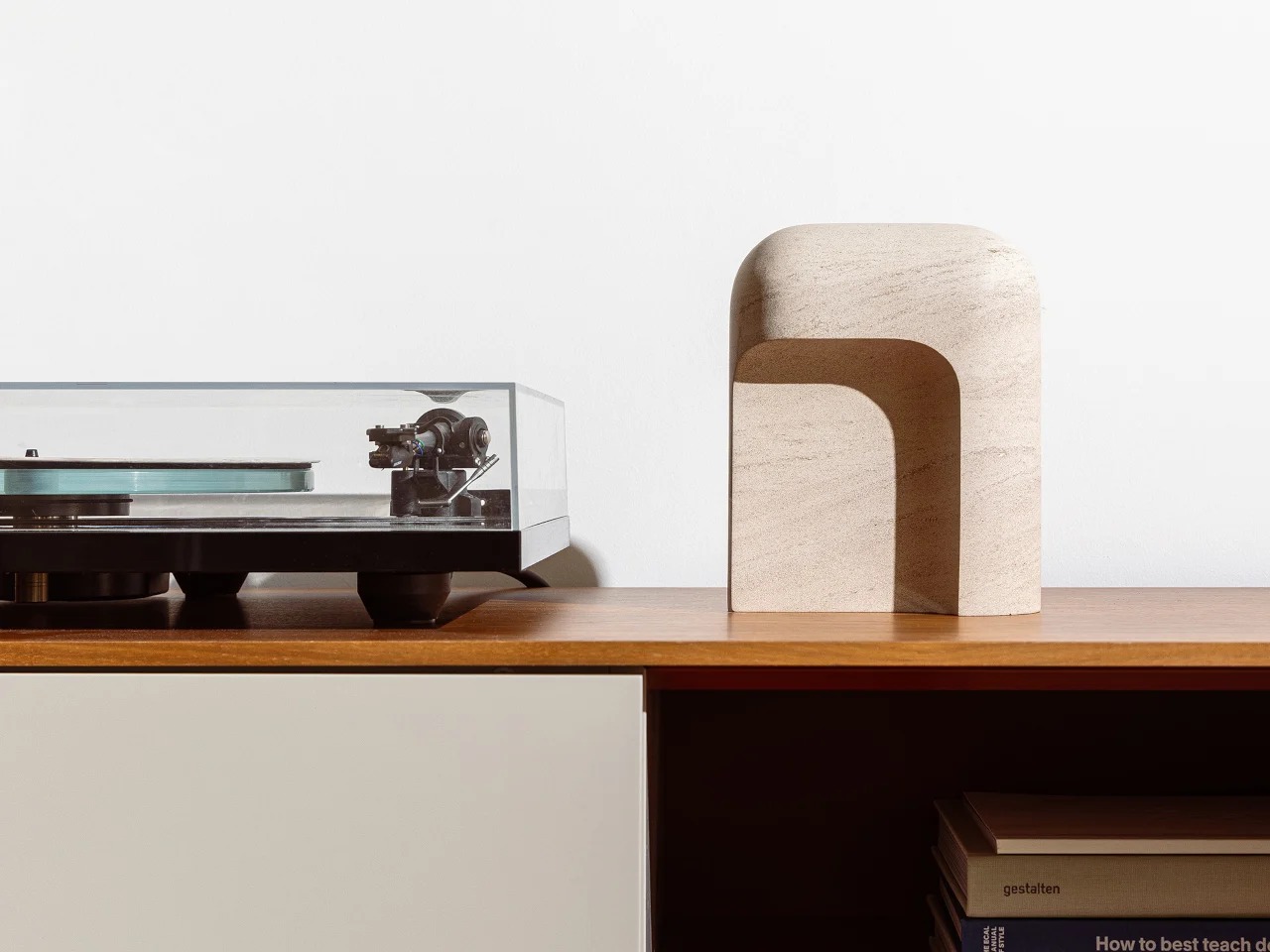 即使没有耳机,这个耳机支架看起来也像是一件雕塑---酷图编号8