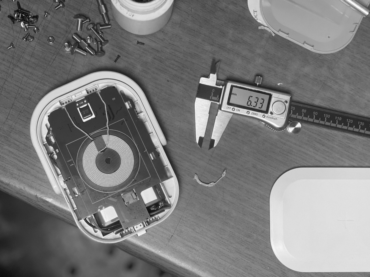 一个可以清洁你手机形状像野餐袋的无线充电器---酷图编号9