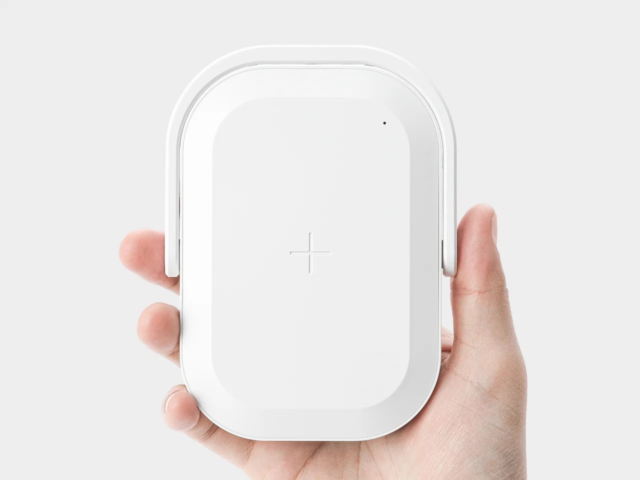 一个可以清洁你手机形状像野餐袋的无线充电器---酷图编号1