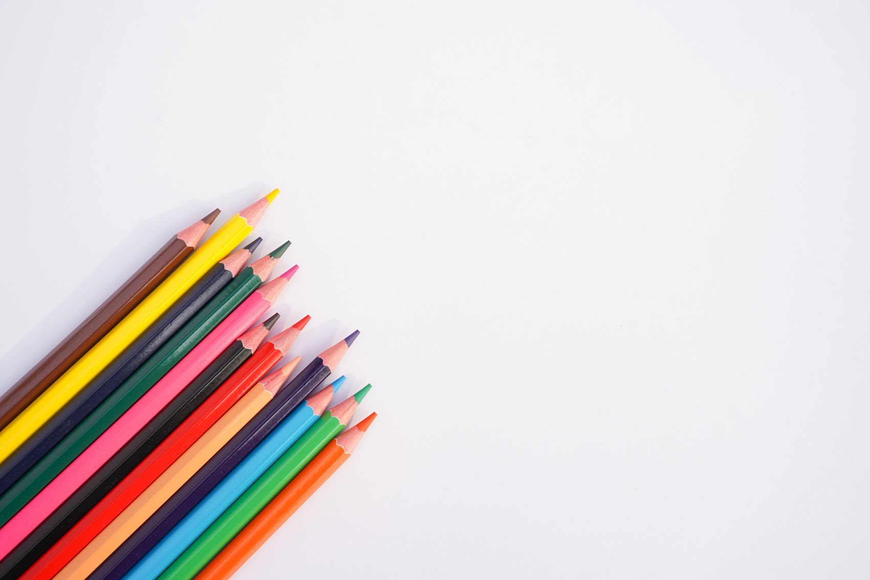 缤纷彩铅-绘就创意与色彩的艺术伙伴图片