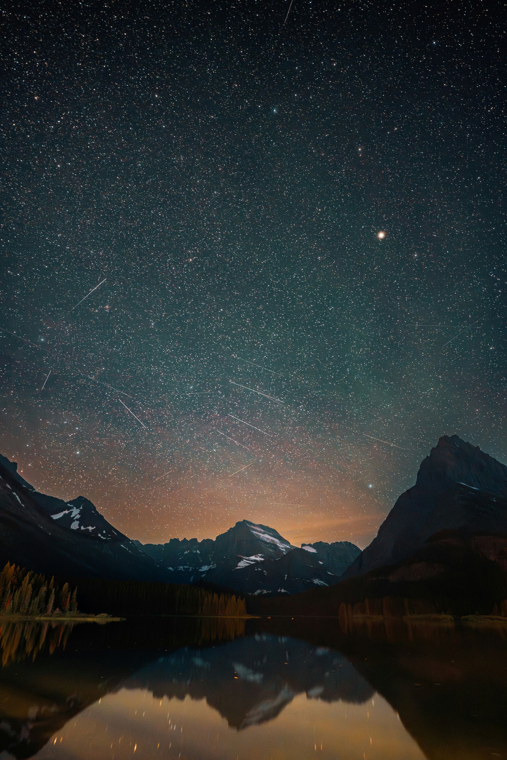 山间湖泊夜空流星漫天星辰星空自然风光摄影图片
