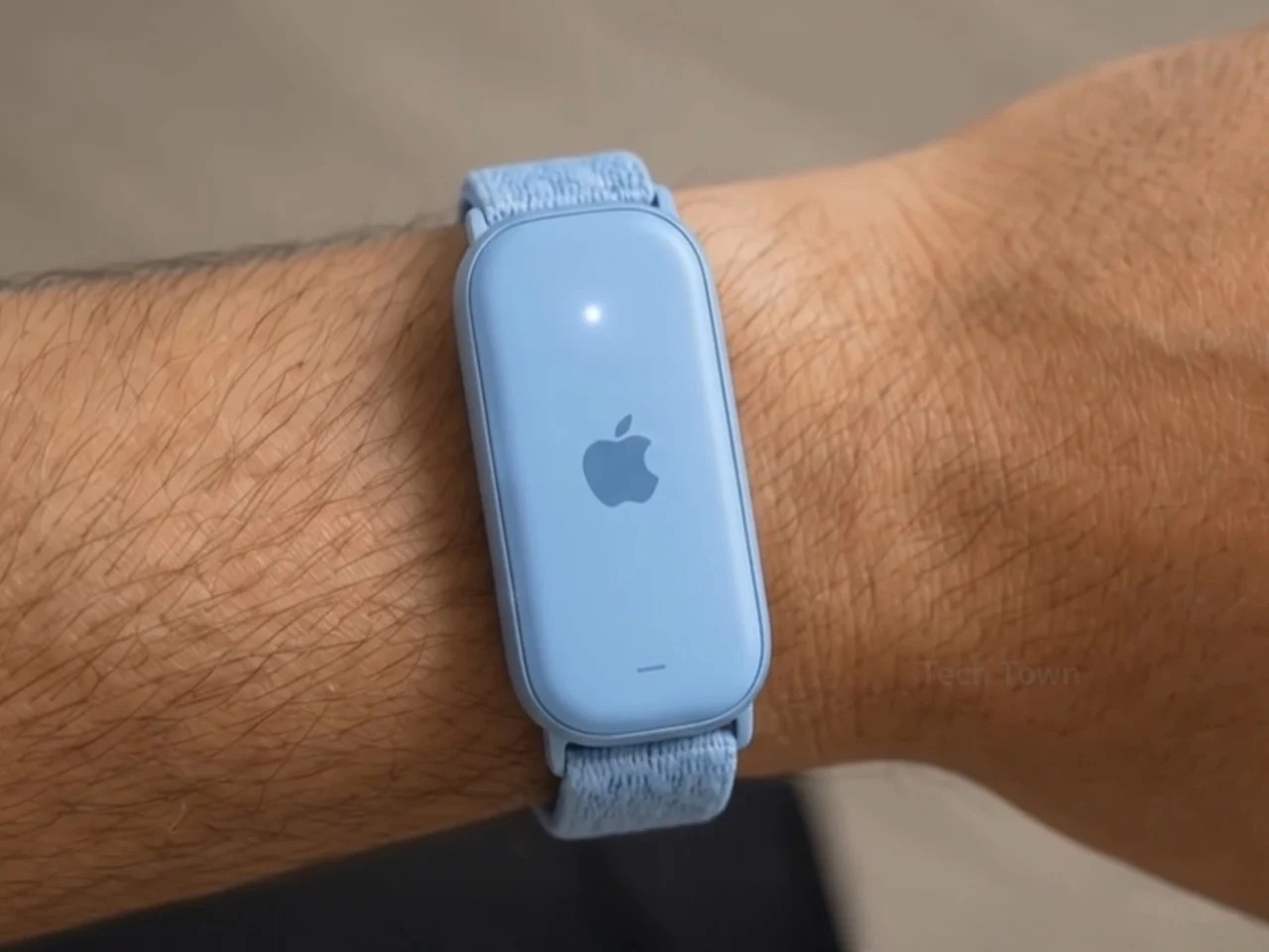 苹果可能会推出一款“WATCH AIR”无屏健康追踪器,与whop和FITBIT AIR竞争---酷图编号7