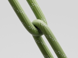 青绿色编织绳结特写：肌理与几何感兼具的材质摄影