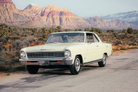 荒原鎏光：复古轿车的红岩旷野序章