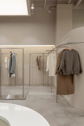 素简序章-极简主义女装店的空间美学呈现