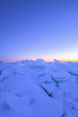 冰原幻彩 极地冰堆暮色景致
