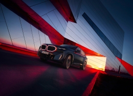 THE XM LABEL RED宝马 XM Label Red 红黑撞色性能大片