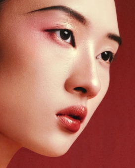 Đẹp杂志-东方红调人像美学 传统与先锋碰撞演绎多元女性力量