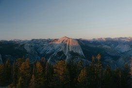 优胜美地半圆顶山林日出山地自然风光摄影