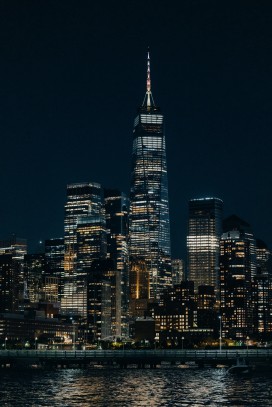 纽约曼哈顿夜景璀璨 世贸一号楼勾勒都市恢弘轮廓
