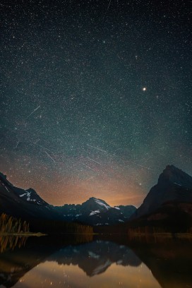 山间湖泊夜空流星漫天星辰星空自然风光摄影