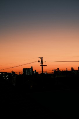 城市黄昏剪影暖橙渐变天空日系氛围感摄影