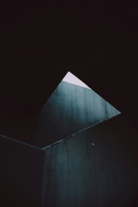 暗调几何建筑空间极简摄影